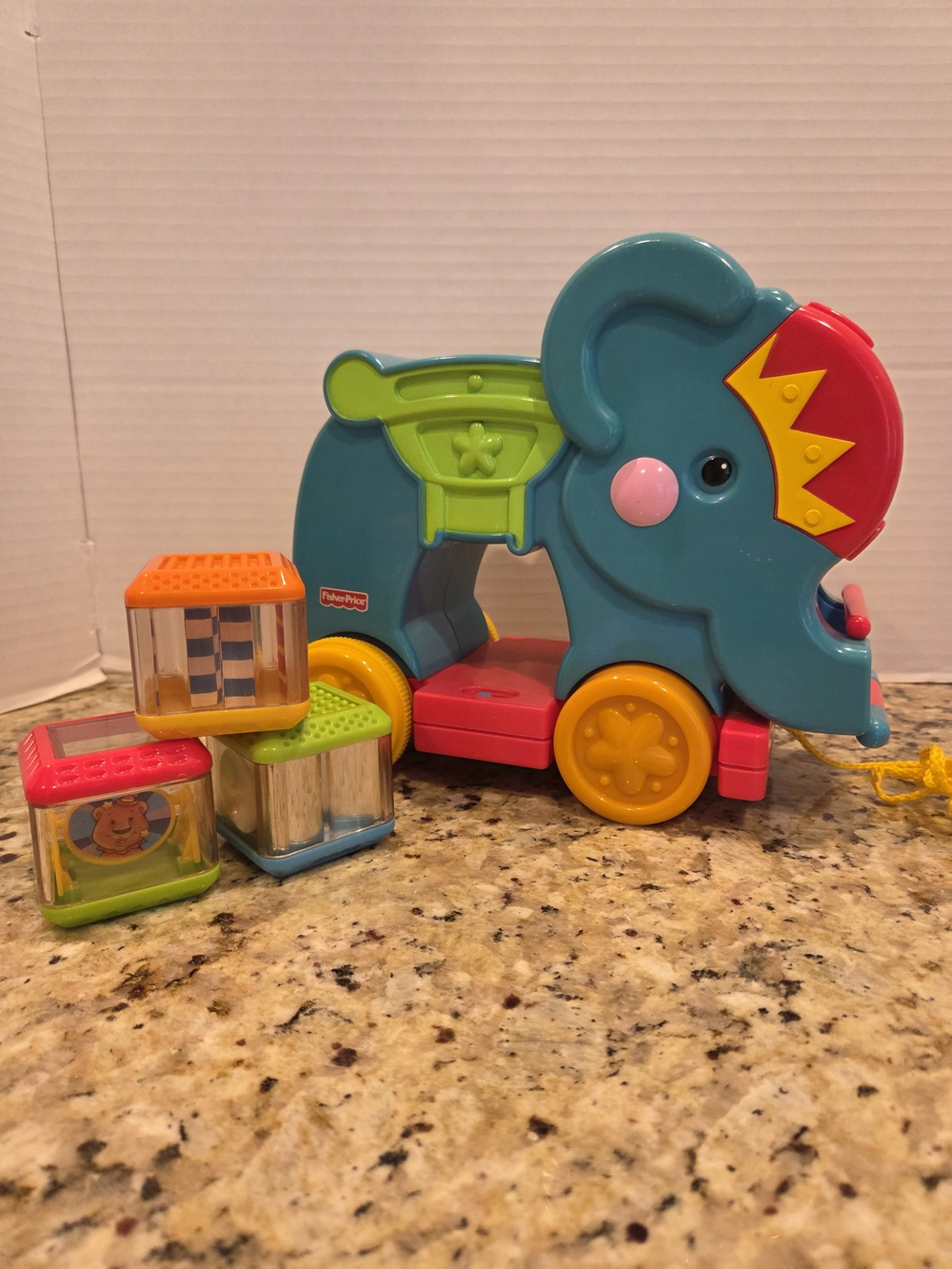 Fisher Price Peek A Boo Blocks Poppity Pop Circus Elephant Musical Pull Toy 2004